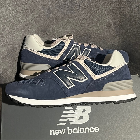 New Balance Men’s Sneaker 574 Navy Size 8.5 US - Picture 3 of 14